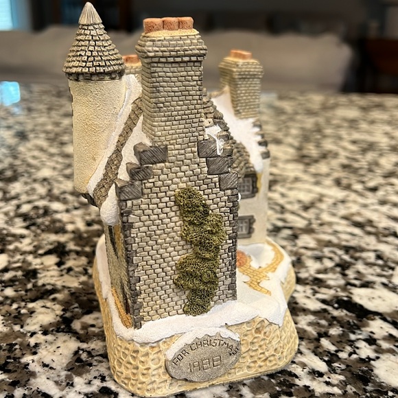 David Winter Cottages Christmas in Scotland and Hogmanay Christmas 1988 SIGNED! - Picture 6 of 11